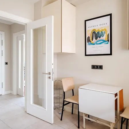 Central Spacious Flat 3 Min To Coast In Kadikoy Estambul