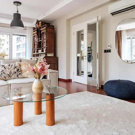 Central Spacious Flat 3 Min To Coast In Kadikoy Apartamento