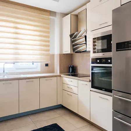 Central Spacious Flat 3 Min To Coast In Kadikoy *