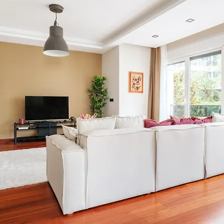 Central Spacious Flat 3 Min To Coast In Kadikoy Estambul