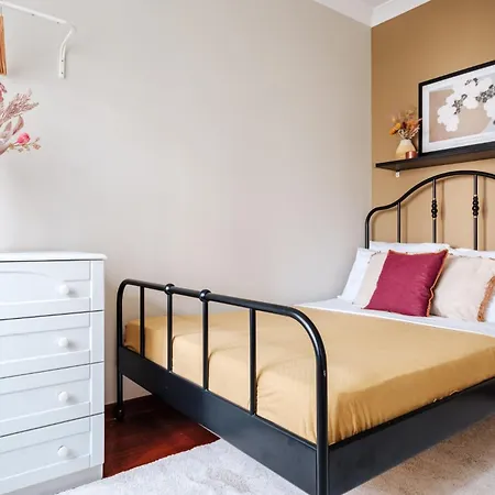 Central Spacious Flat 3 Min To Coast In Kadikoy Apartament