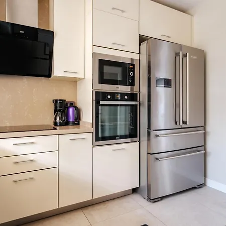 Central Spacious Flat 3 Min To Coast In Kadikoy *